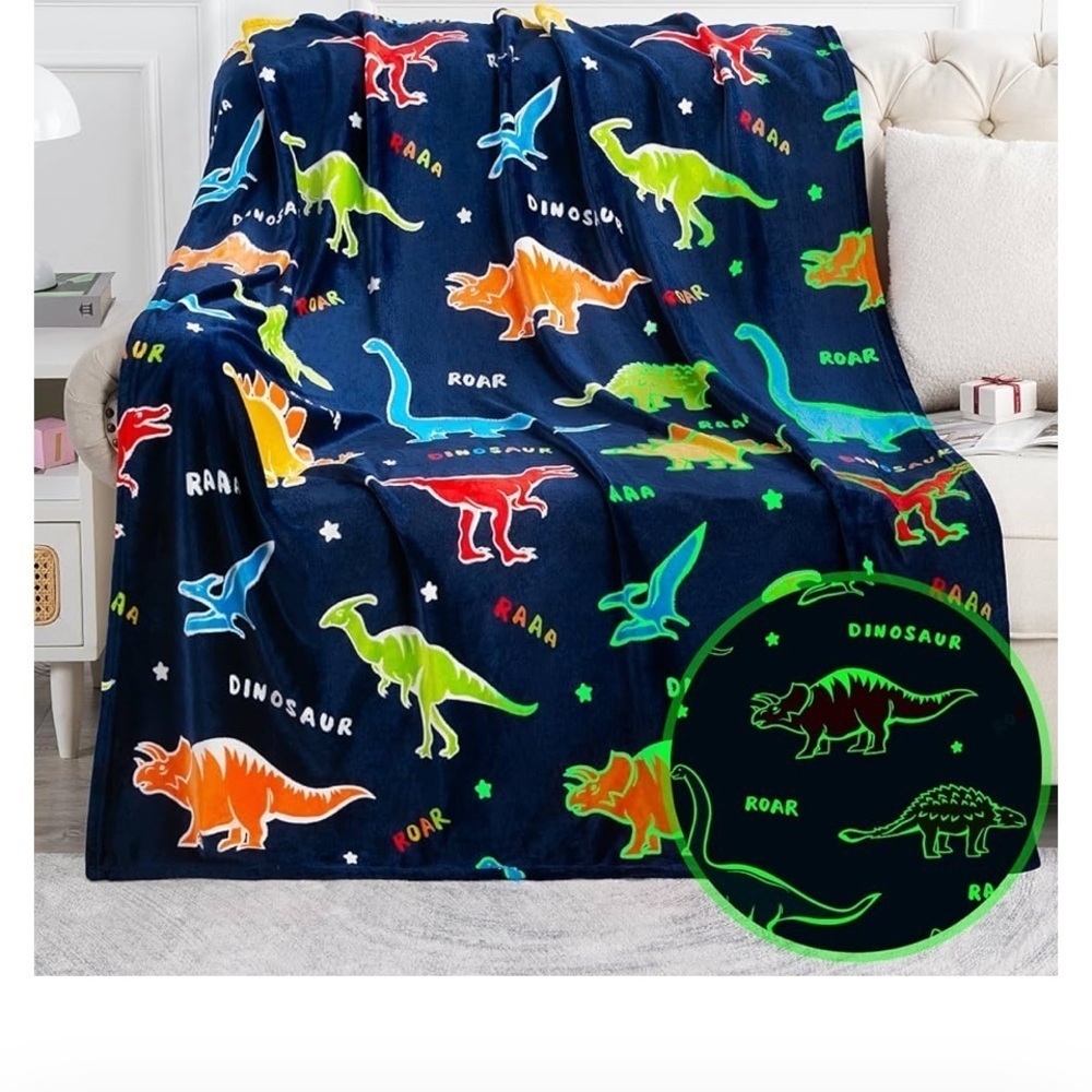 NWT Colorful Dinosaur Blanket Glow in the Dark  Blue 50"x60"  🦖 🦕
